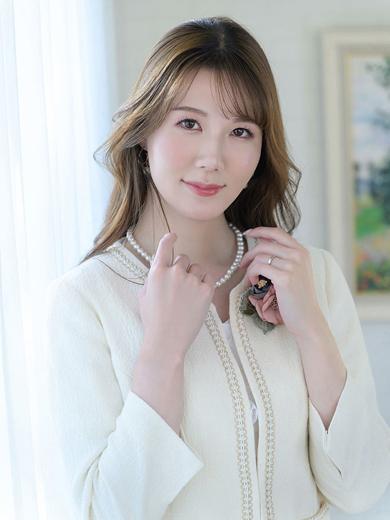 美沢玲奈 | 吉原 ハールブルク (1 / 8)